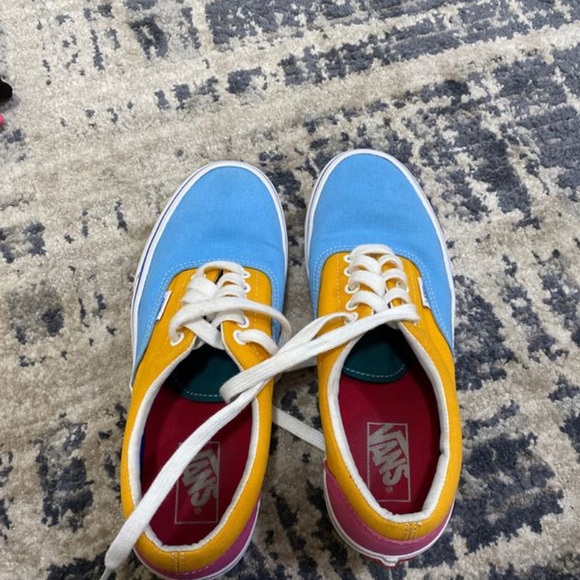 Vans - Picture 1 of 4